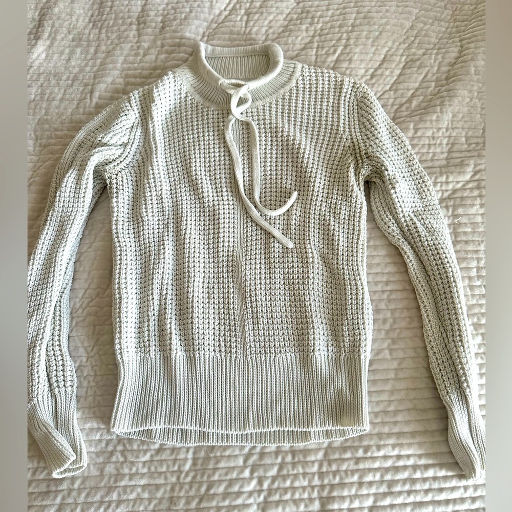 Peter Millar size small knit sweater. Cute for summer outfits or with jeans.